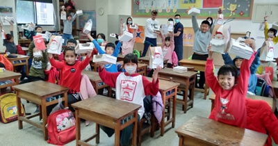 贈送愛心聖誕禮物及蛋糕