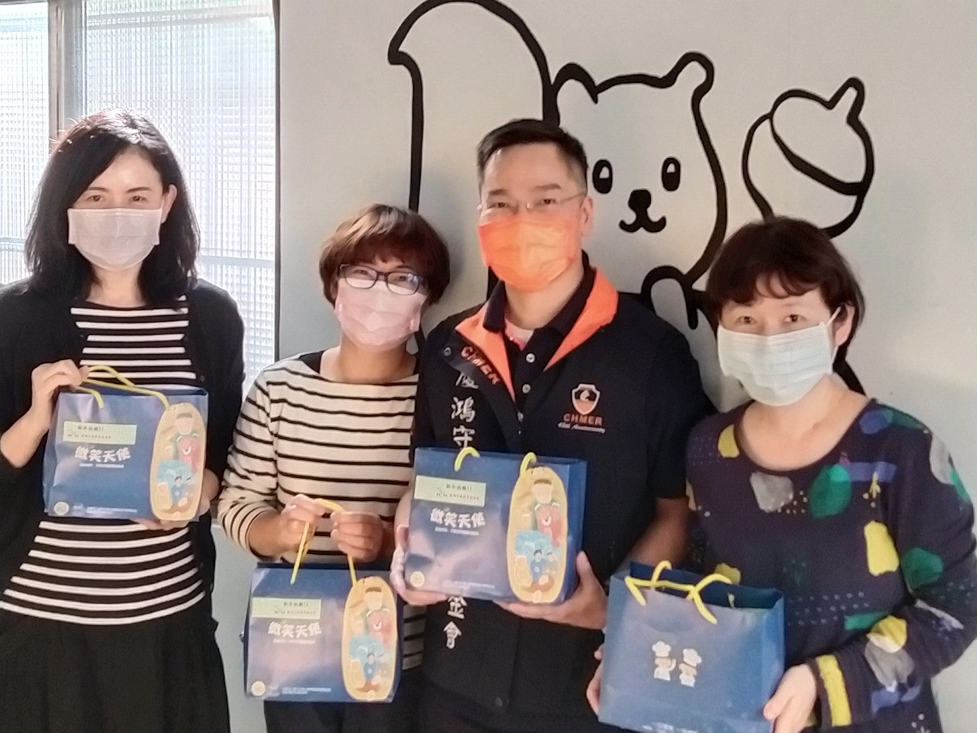 捐贈芥菜種會年節禮盒