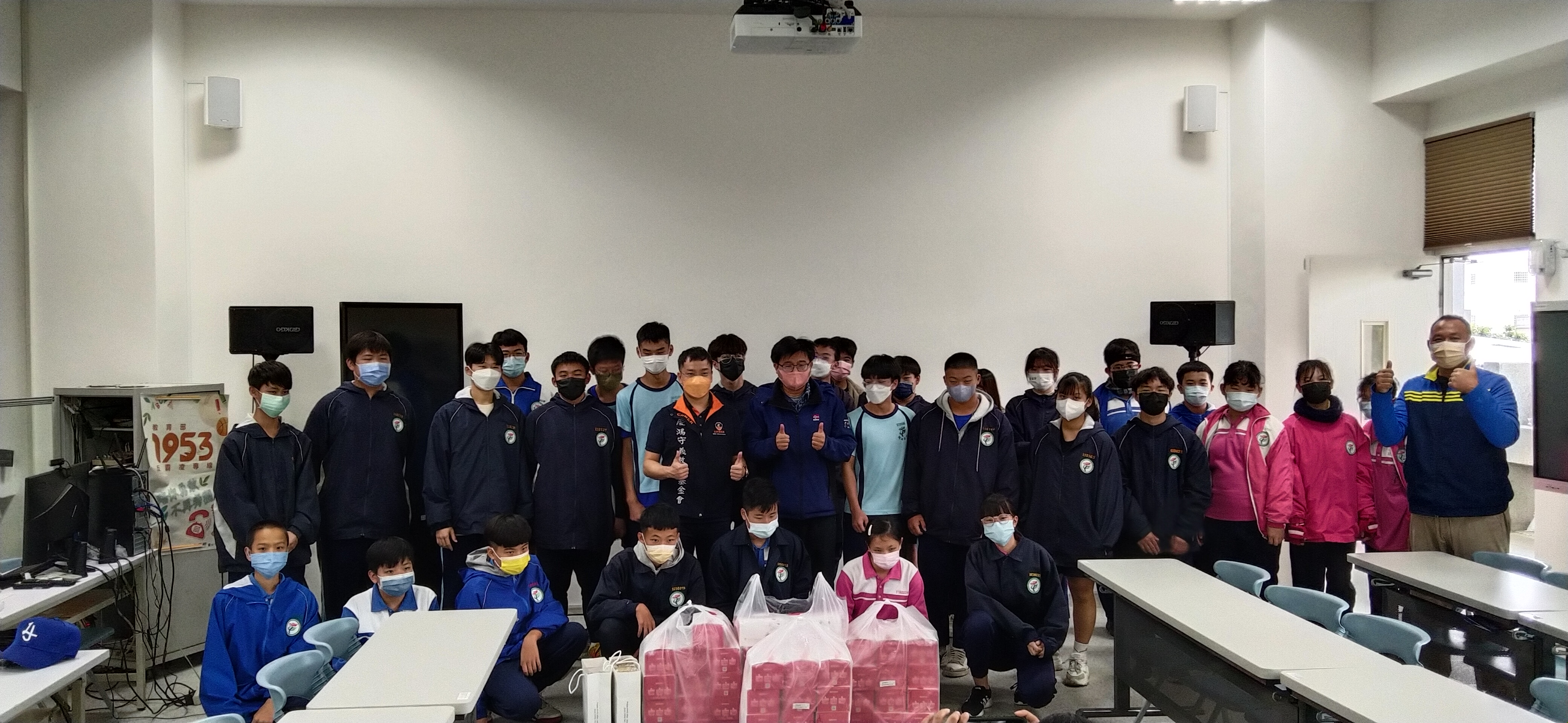 Donation of bread to Dali Senior High School